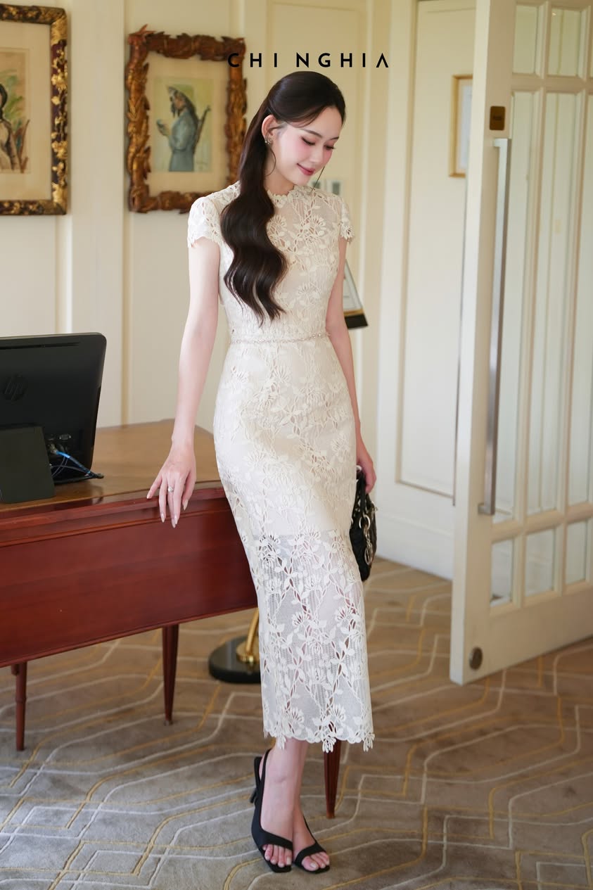 Đầm ren tay ngắn màu kem