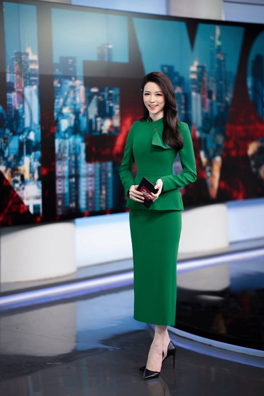 Đầm peplum xanh lá tay dài