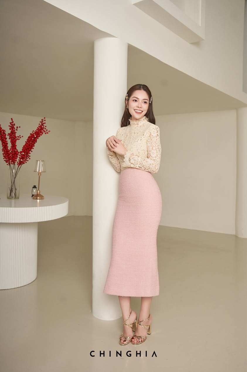 Áo ren kem phối chân váy hồng