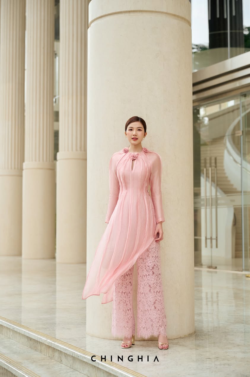 Áo dài hồng đính hoa cổ