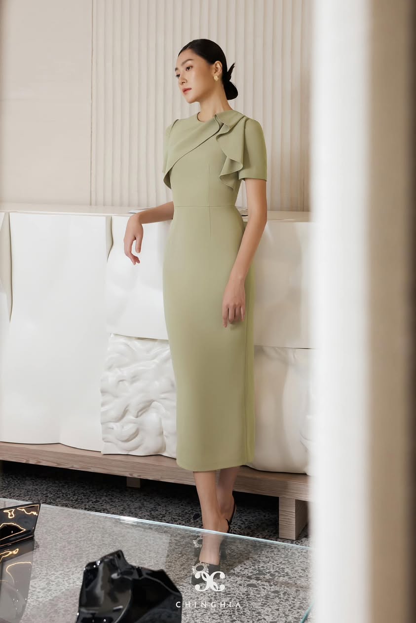 Đầm xanh olive cổ choàng