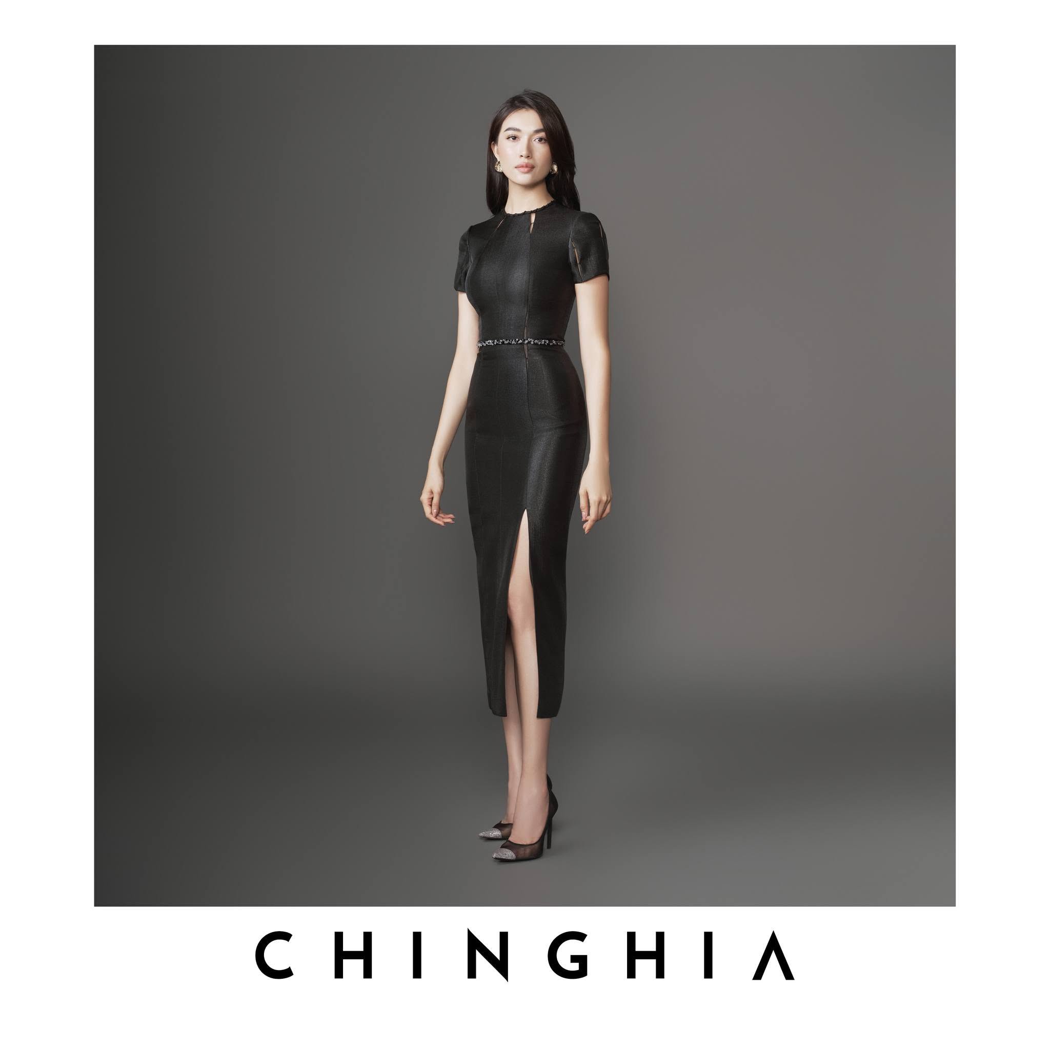 Đầm đen tay cánh tiên xẻ tà
