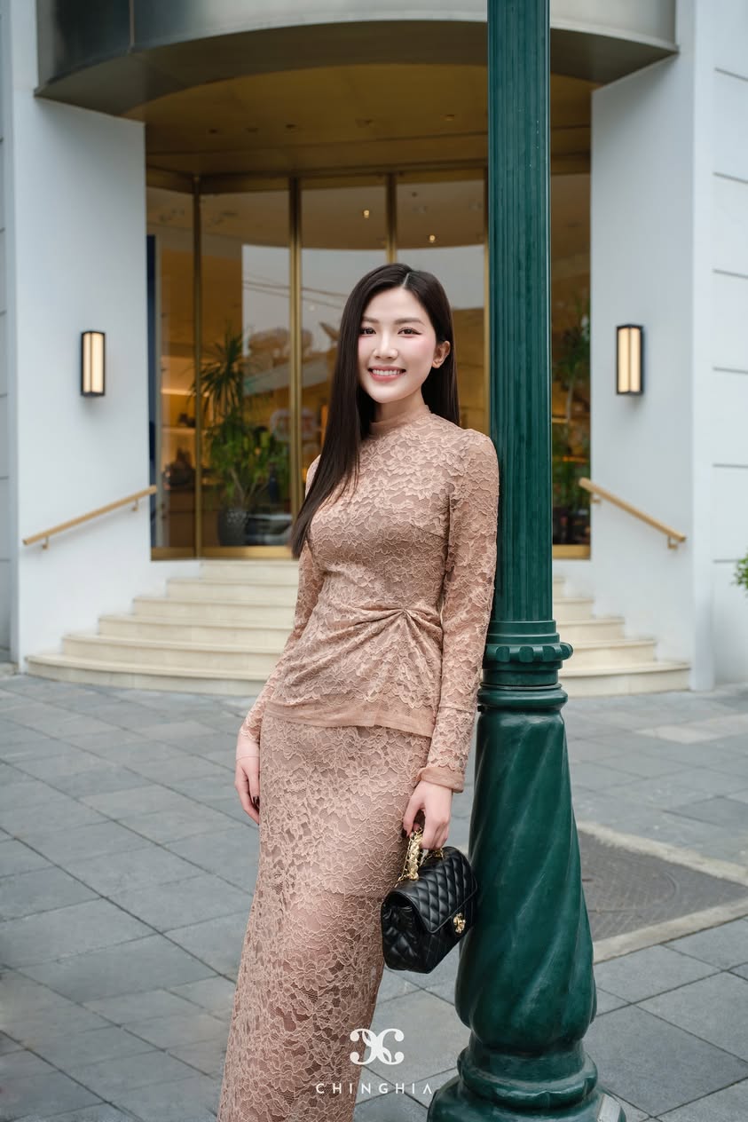 Đầm ren màu nâu nhún eo
