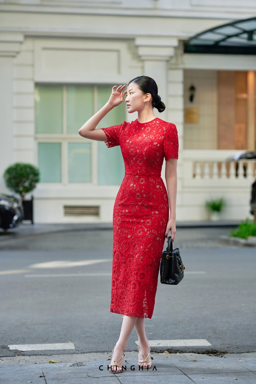 Đầm ren tay ngắn màu đỏ
