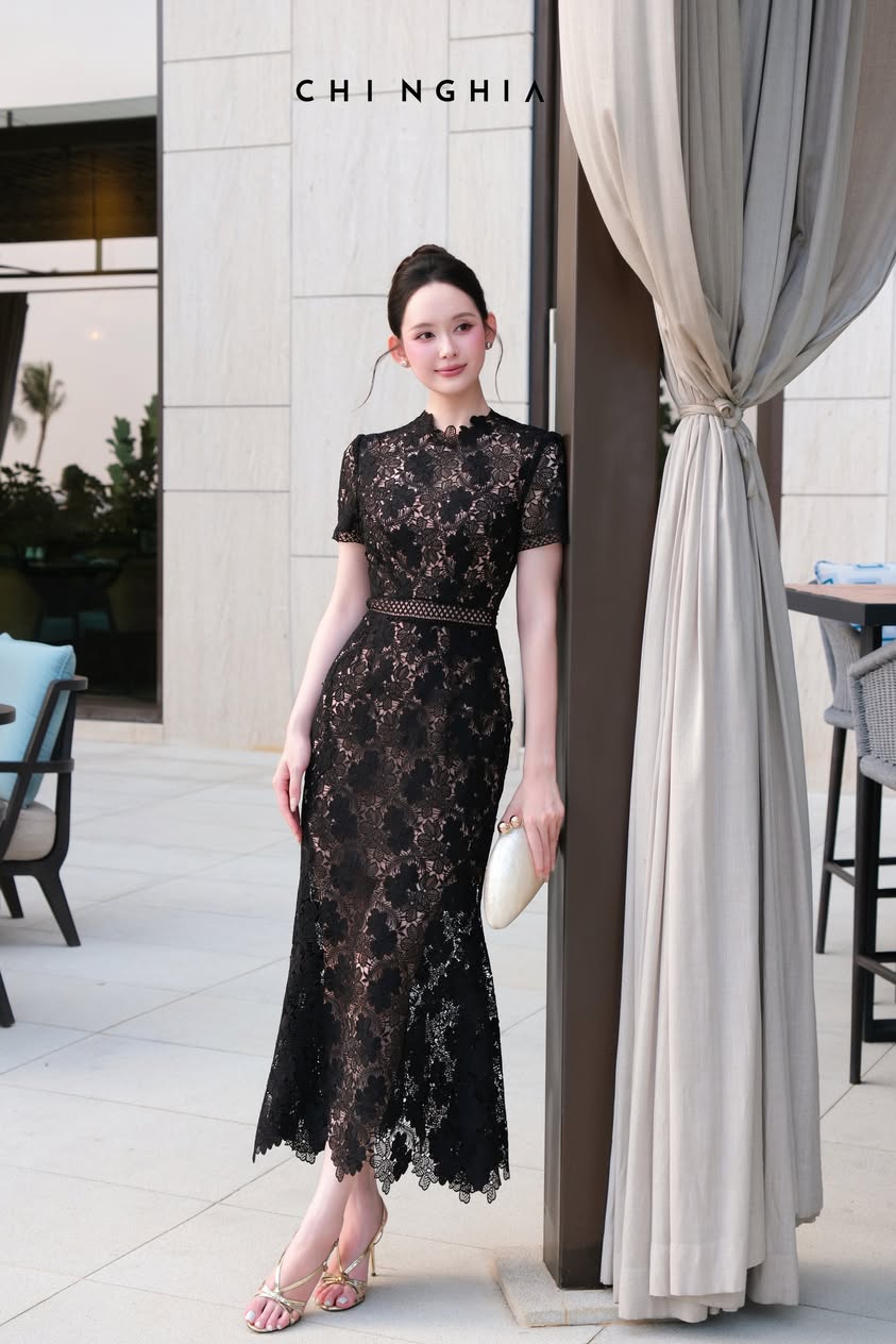Đầm ren họa tiết lá màu đen